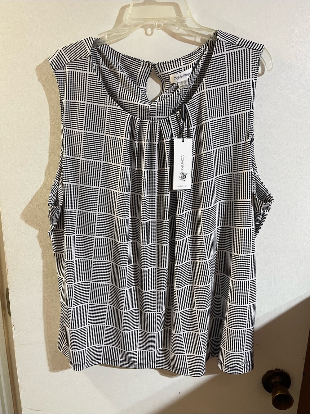 NWT Calvin Klein Women'Calvin Klein Women's Black & White Geometric Print Blouse